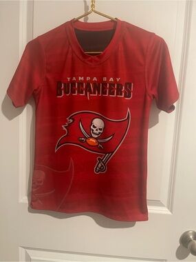Reversible Kids Short Sleeve Tee M Tampa Bay Buccaneers Small spot between A&M
